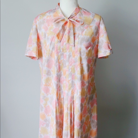 Vintage pastel tie-neck shift dress - Picture 1 of 7